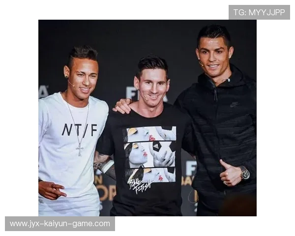 内马尔与队友合唱为伤员打气，团队凝聚力被点赞